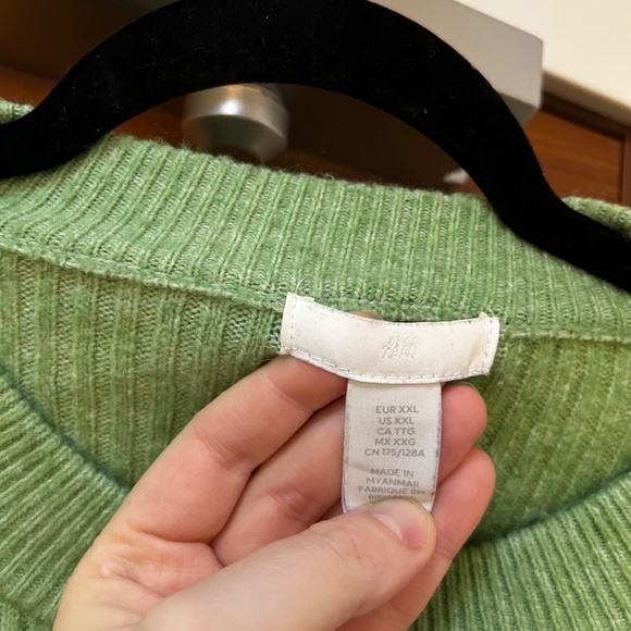 Green Sweater - Picture 2 of 3